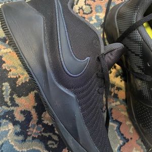 black nikes size 5 in mens